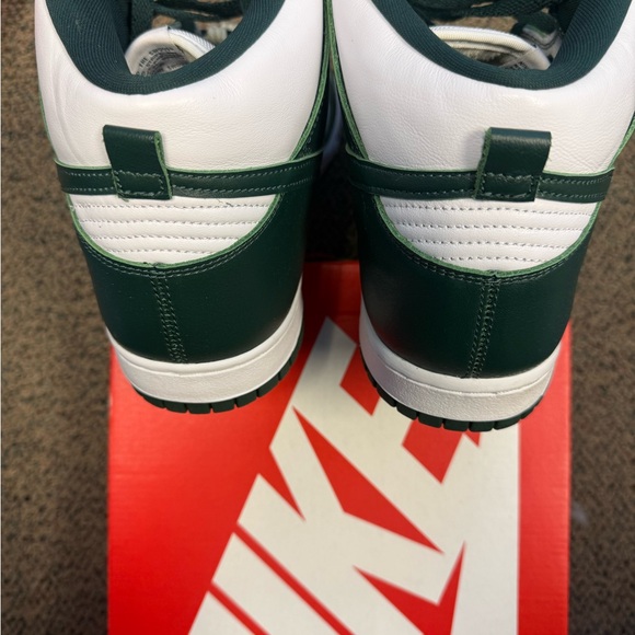 Nike Dunk High SP Spartan Green and White Sneakers - Picture 4 of 7